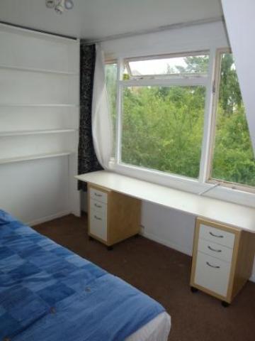 			WHOLE HOUSE, 5 Bedroom, 1 bath, 1 reception House			 Ridge Hill, GOLDERS GREEN